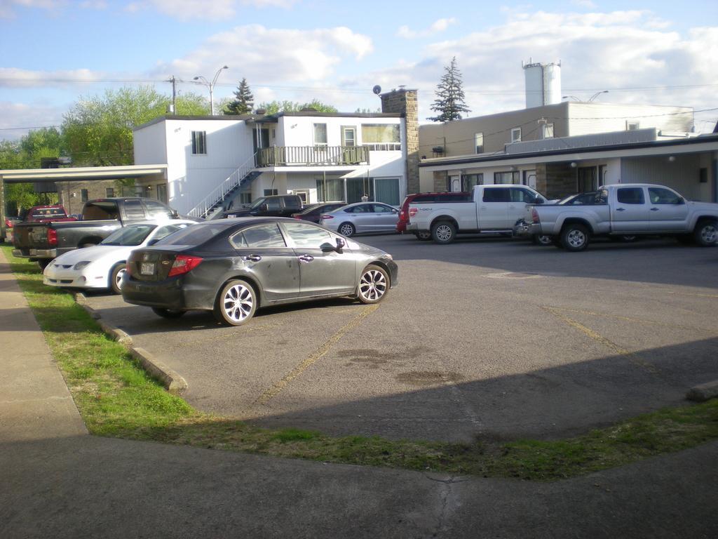 Motel Seigneurie De Vaudreuil Zewnętrze zdjęcie